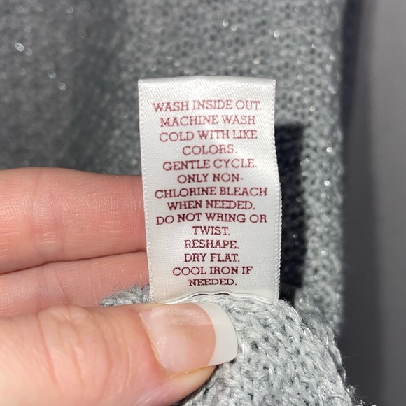 SO Gray V-Neck Sweater with Silver Metallic Thread S - Picture 6 of 6